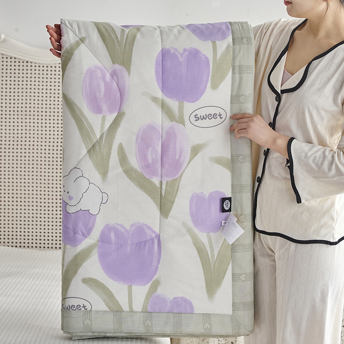 91家纺网 家纺一手货源 找家纺 莱福仕家纺 2023新款全棉喷气印花夏被四件套 安妮小紫