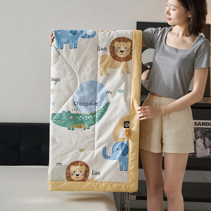 91家纺网 家纺一手货源 找家纺 莱福仕家纺 2023新款全棉喷气印花夏被四件套 萌宠王国