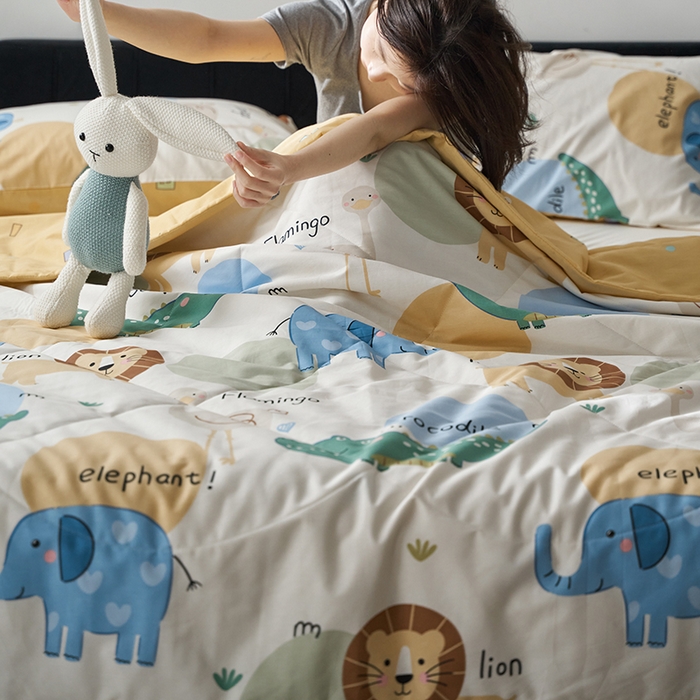 91家纺网 家纺一手货源 找家纺 莱福仕家纺 2023新款全棉喷气印花夏被四件套 萌宠王国