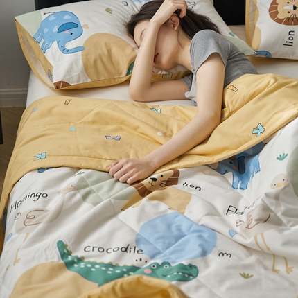 91家纺网 家纺一手货源 找家纺 莱福仕家纺 2023新款全棉喷气印花夏被四件套 萌宠王国