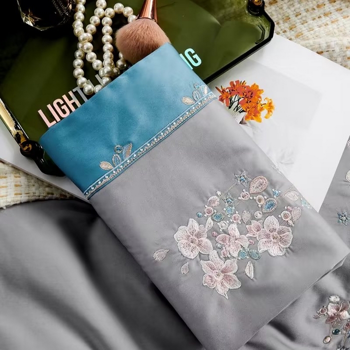 91家纺网 家纺一手货源 找家纺 U品汇 2023新品120支60S长绒棉宽边刺绣花贡缎纯棉全棉四件套 爱的城堡-时尚灰