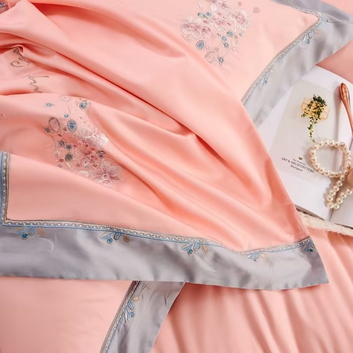 91家纺网 家纺一手货源 找家纺 U品汇 2023新品120支60S长绒棉宽边刺绣花贡缎纯棉全棉四件套 爱的城堡-雅黛粉