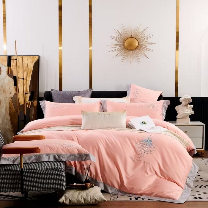 91家纺网 家纺一手货源 找家纺 U品汇 2023新品120支60S长绒棉宽边刺绣花贡缎纯棉全棉四件套 爱的城堡-雅黛粉