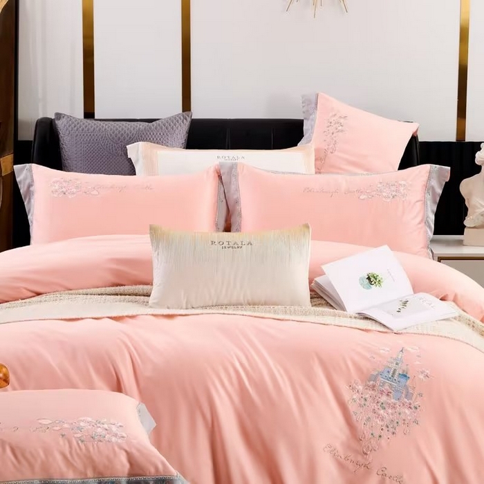 91家纺网 家纺一手货源 找家纺 U品汇 2023新品120支60S长绒棉宽边刺绣花贡缎纯棉全棉四件套 爱的城堡-雅黛粉