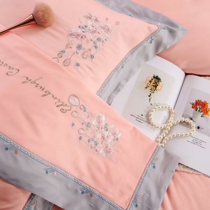 91家纺网 家纺一手货源 找家纺 U品汇 2023新品120支60S长绒棉宽边刺绣花贡缎纯棉全棉四件套 爱的城堡-雅黛粉