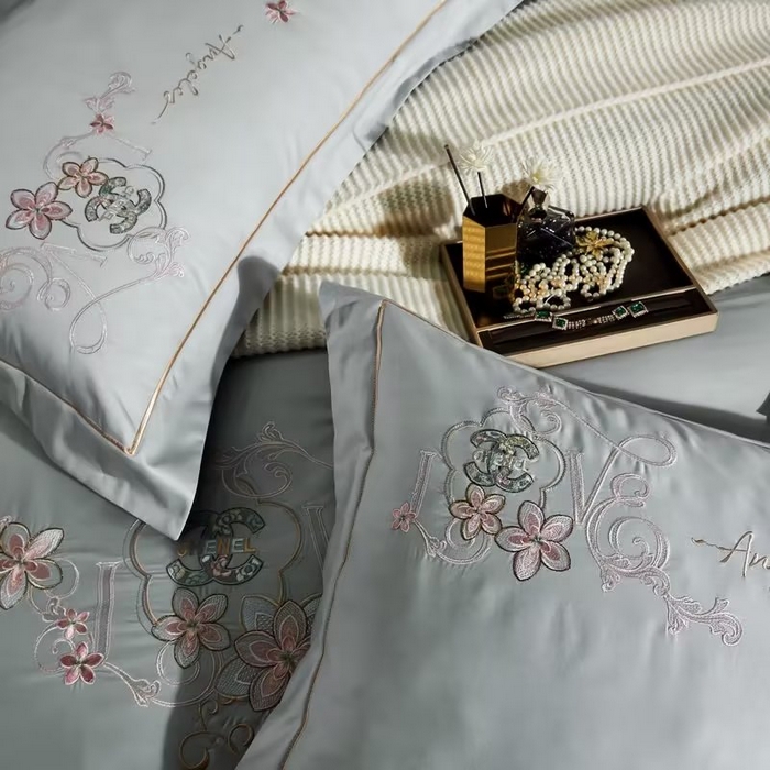 91家纺网 家纺一手货源 找家纺 U品汇 2023新品120支60S长绒棉宽边刺绣花贡缎纯棉全棉四件套 暗香-时尚灰
