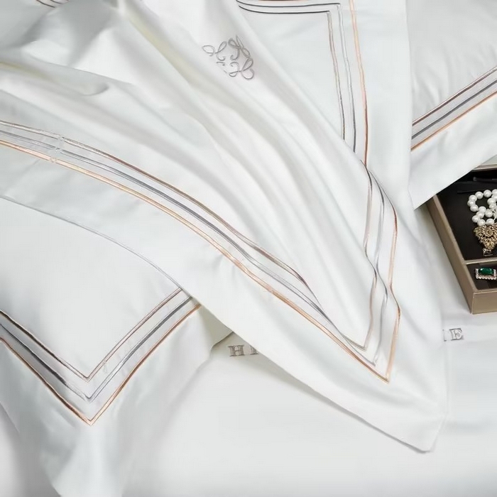 91家纺网 家纺一手货源 找家纺 U品汇 2023新品120支60S长绒棉宽边刺绣花贡缎纯棉全棉四件套 奥丁-奶油白