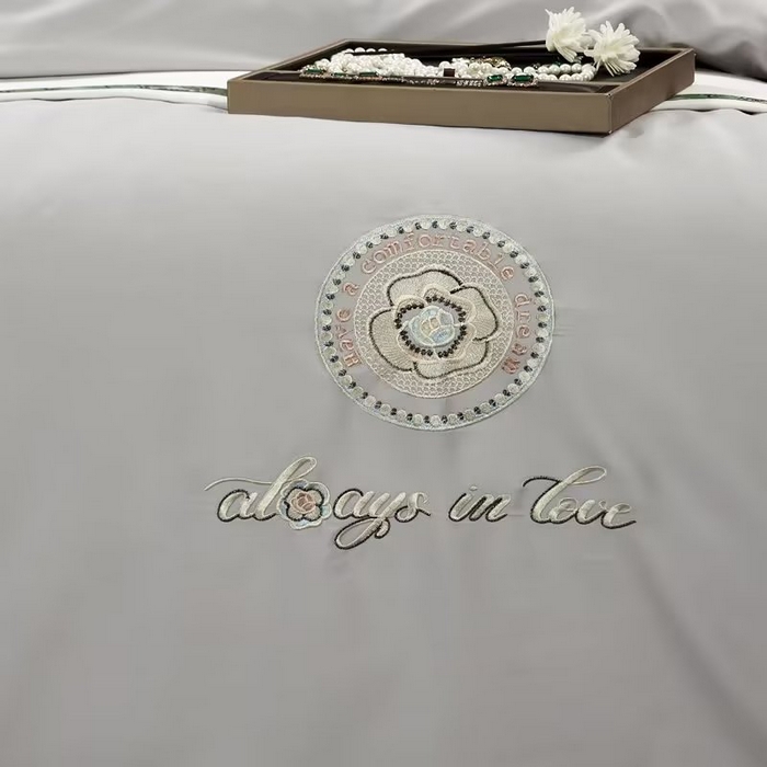 91家纺网 家纺一手货源 找家纺 U品汇 2023新品120支60S长绒棉宽边刺绣花贡缎纯棉全棉四件套 奢雅-优雅灰