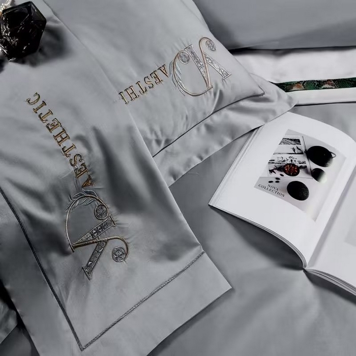 91家纺网 家纺一手货源 找家纺 U品汇 2023新品120支60S长绒棉宽边刺绣花贡缎纯棉全棉四件套 祖马龙-时尚灰