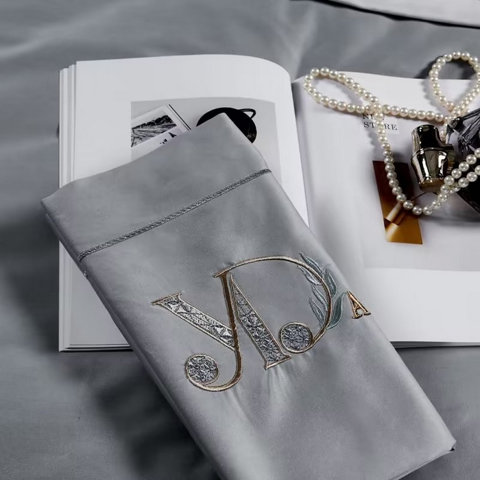 91家纺网 家纺一手货源 找家纺 U品汇 2023新品120支60S长绒棉宽边刺绣花贡缎纯棉全棉四件套 祖马龙-时尚灰