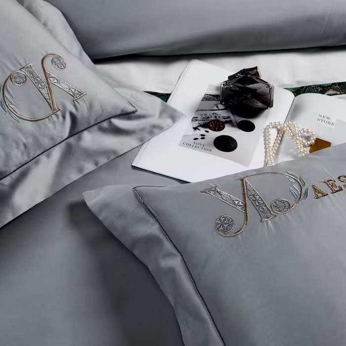 91家纺网 家纺一手货源 找家纺 U品汇 2023新品120支60S长绒棉宽边刺绣花贡缎纯棉全棉四件套 祖马龙-时尚灰