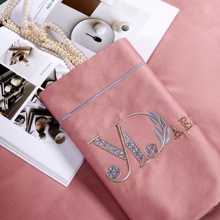 91家纺网 家纺一手货源 找家纺 U品汇 2023新品120支60S长绒棉宽边刺绣花贡缎纯棉全棉四件套 祖马龙-樱花粉