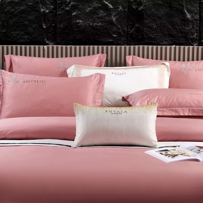 91家纺网 家纺一手货源 找家纺 U品汇 2023新品120支60S长绒棉宽边刺绣花贡缎纯棉全棉四件套 祖马龙-樱花粉