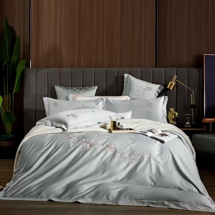 91家纺网 家纺一手货源 找家纺 U品汇 2023新品120支60S长绒棉宽边刺绣花贡缎纯棉全棉四件套 暗香-时尚灰