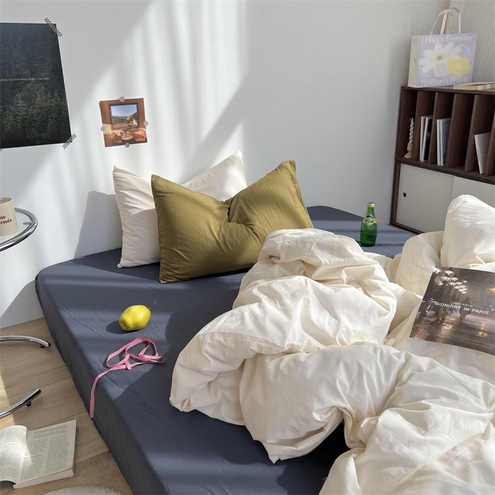 91家纺网 家纺一手货源 找家纺 六巷胡同 2023新款ins博主风三色混搭水洗棉四件套 象牙白藏青