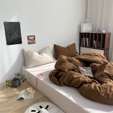 91家纺网 家纺一手货源 找家纺 六巷胡同 2023新款ins博主风三色混搭水洗棉四件套 栗子棕蜜桃