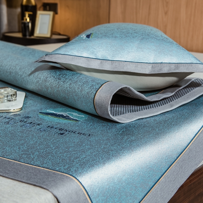 91家纺网 家纺一手货源 找家纺 2023全季家居纯色凉感肌理纹富士款冰丝凉席 富士款-蔚蓝