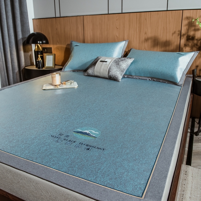 91家纺网 家纺一手货源 找家纺 2023全季家居纯色凉感肌理纹富士款冰丝凉席 富士款-蔚蓝