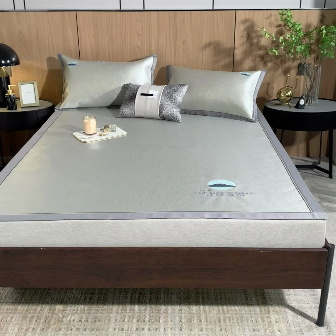 91家纺网 家纺一手货源 找家纺 2023全季家居纯色凉感肌理纹富士款冰丝凉席 富士款-浅咖