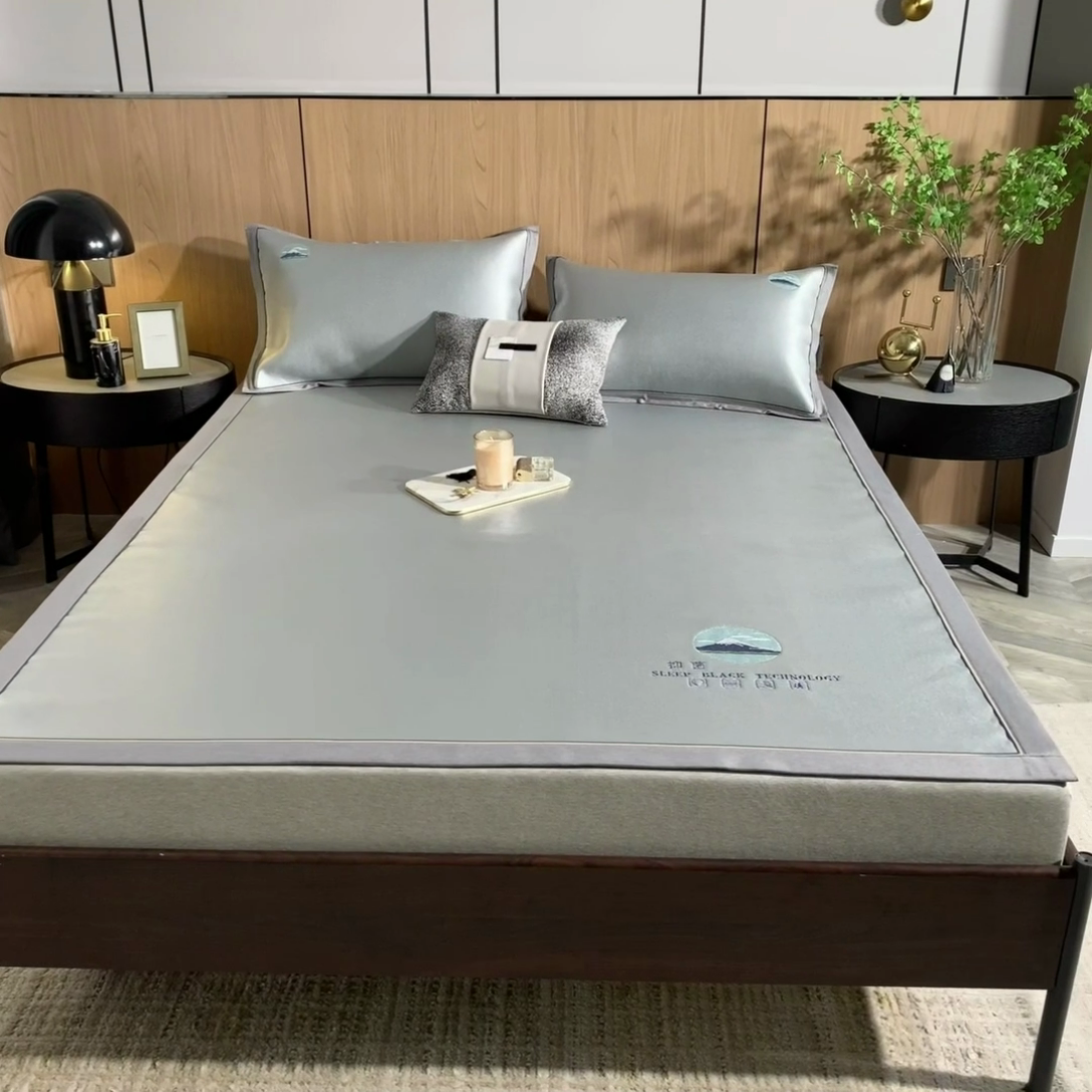 91家纺网 家纺一手货源 找家纺 2023全季家居纯色凉感肌理纹富士款冰丝凉席 富士款-浅粉