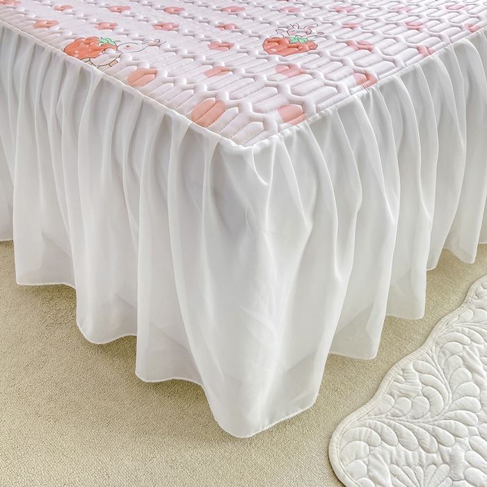 91家纺网 家纺一手货源 找家纺 慕澄 2023新款小版雪纺床裙款乳胶凉席 草莓小兔