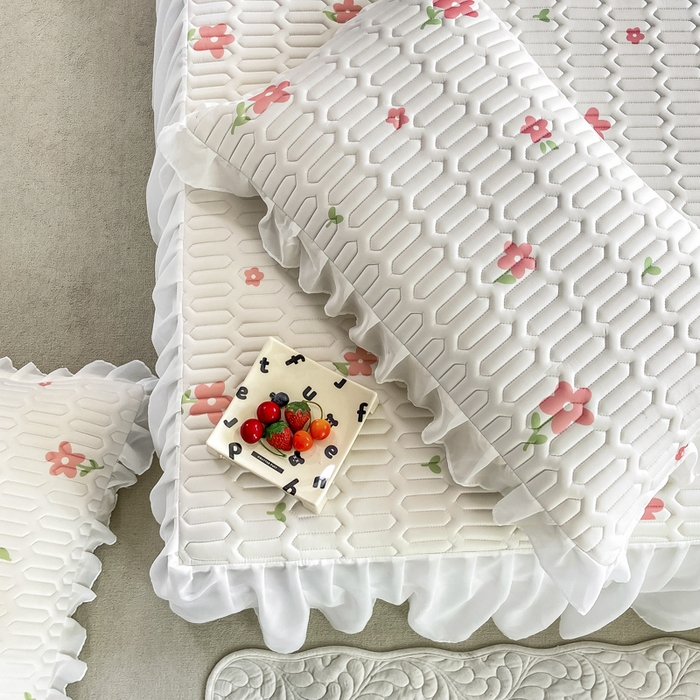 91家纺网 家纺一手货源 找家纺 慕澄 2023新款小版雪纺床裙款乳胶凉席 点点小花