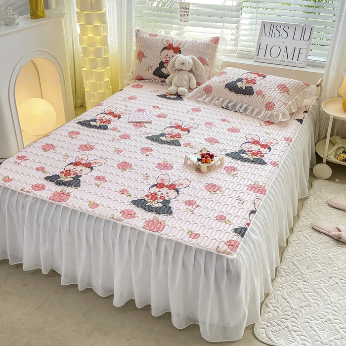 91家纺网 家纺一手货源 找家纺 慕澄 2023新款小版雪纺床裙款乳胶凉席 黑裙兔兔