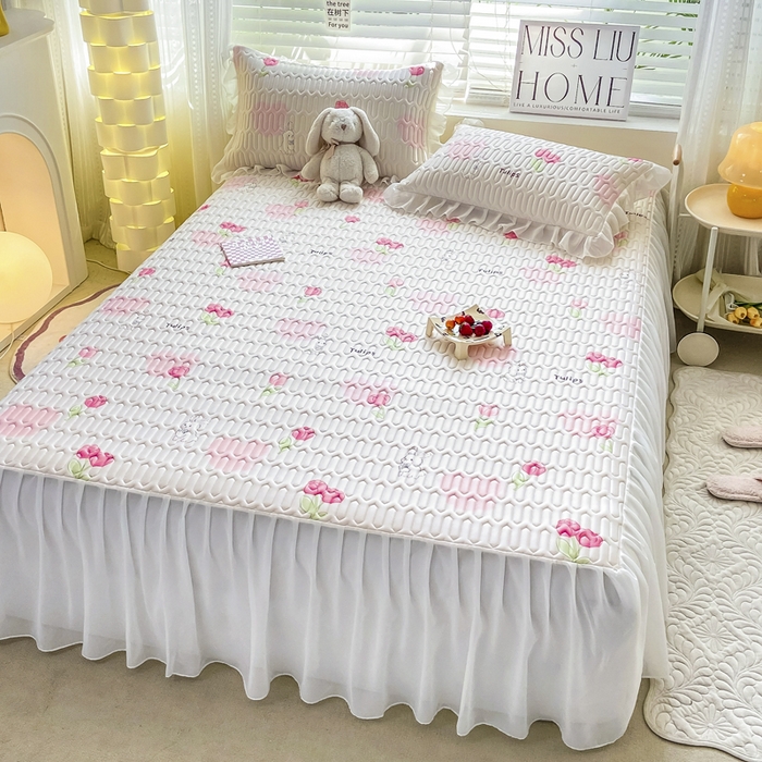 91家纺网 家纺一手货源 找家纺 慕澄 2023新款小版雪纺床裙款乳胶凉席 花花小兔