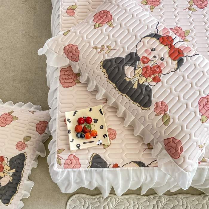 91家纺网 家纺一手货源 找家纺 慕澄 2023新款小版雪纺床裙款乳胶凉席 黑裙兔兔