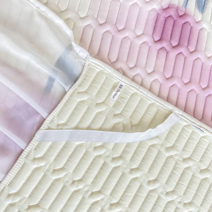 91家纺网 家纺一手货源 找家纺 慕澄 2023新款小版雪纺床裙款乳胶凉席 花影