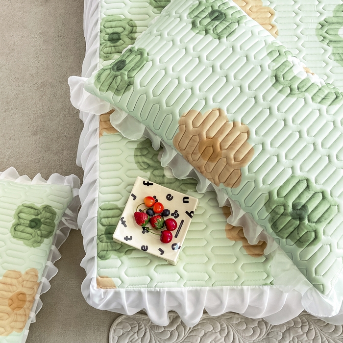 91家纺网 家纺一手货源 找家纺 慕澄 2023新款小版雪纺床裙款乳胶凉席 幻想曲