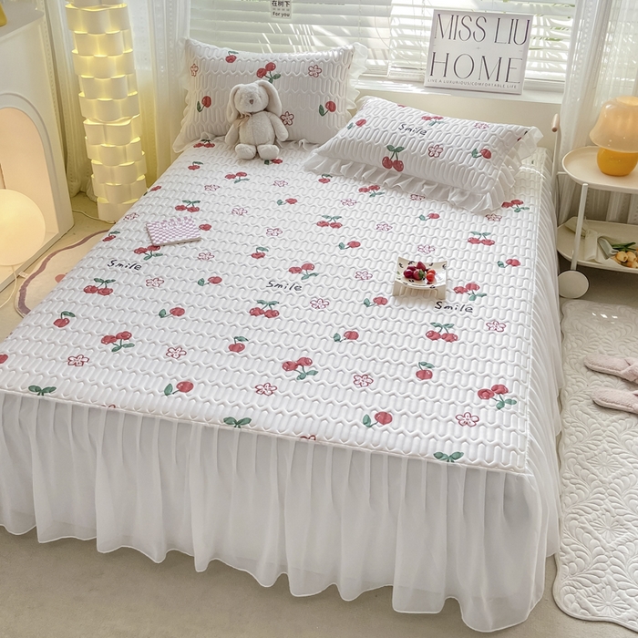 91家纺网 家纺一手货源 找家纺 慕澄 2023新款小版雪纺床裙款乳胶凉席 小樱桃