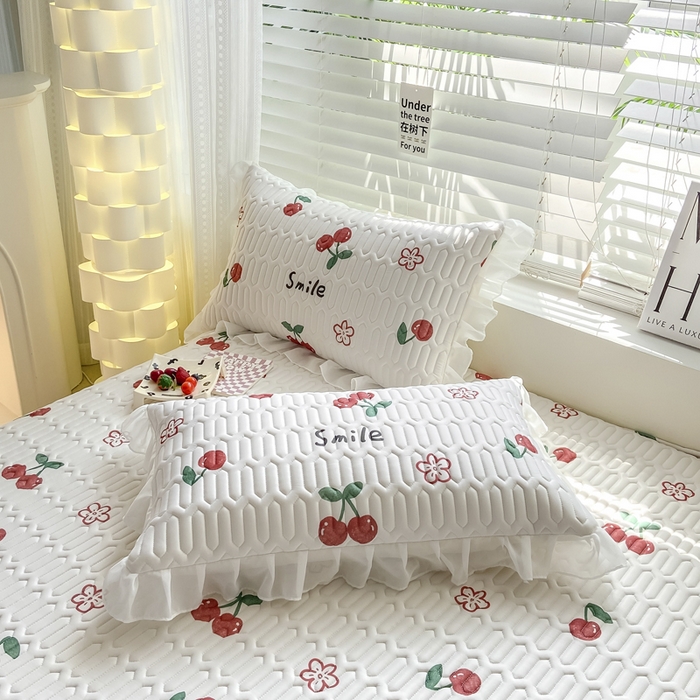 91家纺网 家纺一手货源 找家纺 慕澄 2023新款小版雪纺床裙款乳胶凉席 小樱桃