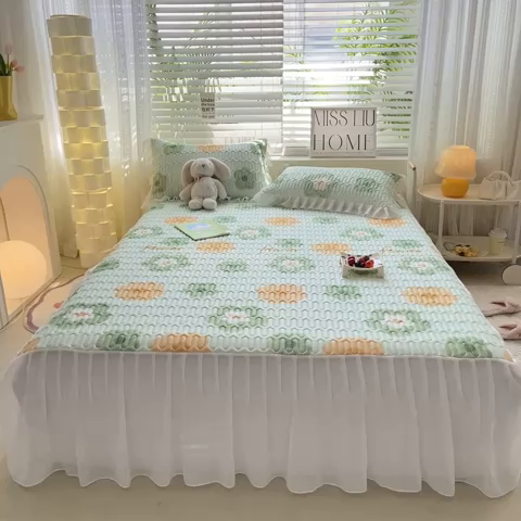 91家纺网 家纺一手货源 找家纺 慕澄 2023新款小版雪纺床裙款乳胶凉席 幻想曲