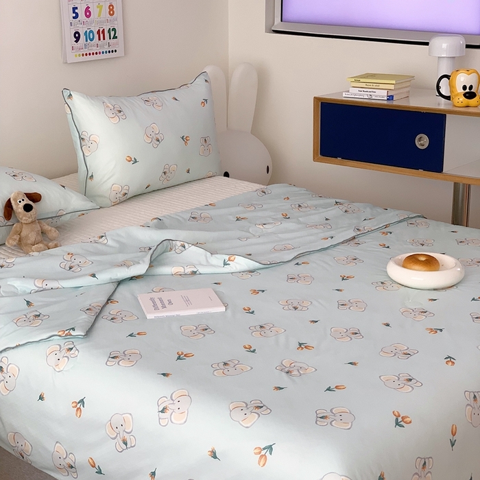 91家纺网 家纺一手货源 找家纺 全季 2023现款家居氨纶凉感卡通小清新夏被 花间小象