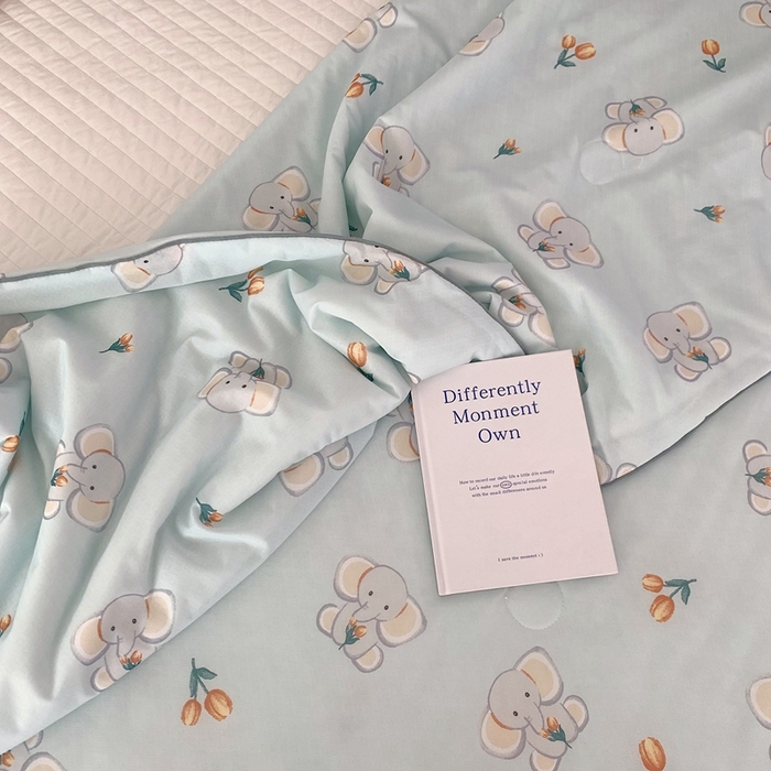 91家纺网 家纺一手货源 找家纺 全季 2023现款家居氨纶凉感卡通小清新夏被 花间小象