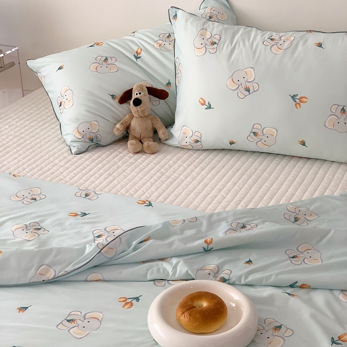 91家纺网 家纺一手货源 找家纺 全季 2023现款家居氨纶凉感卡通小清新夏被 花间小象