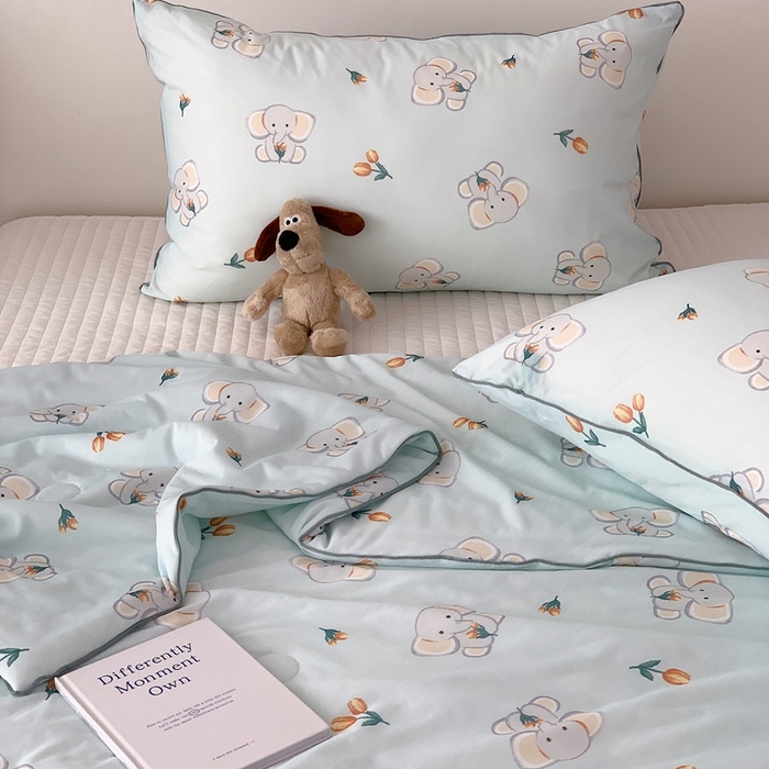 91家纺网 家纺一手货源 找家纺 全季 2023现款家居氨纶凉感卡通小清新夏被 花间小象