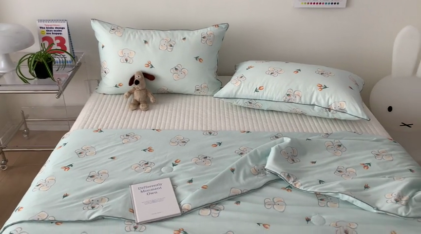 91家纺网 家纺一手货源 找家纺 全季 2023现款家居氨纶凉感卡通小清新夏被 花间小象