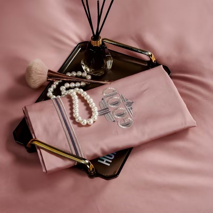 91家纺网 家纺一手货源 找家纺 U品汇 2023新品100支60s长绒棉宽边刺绣花纯棉全棉四件套直播 雷利斯-粉豆沙