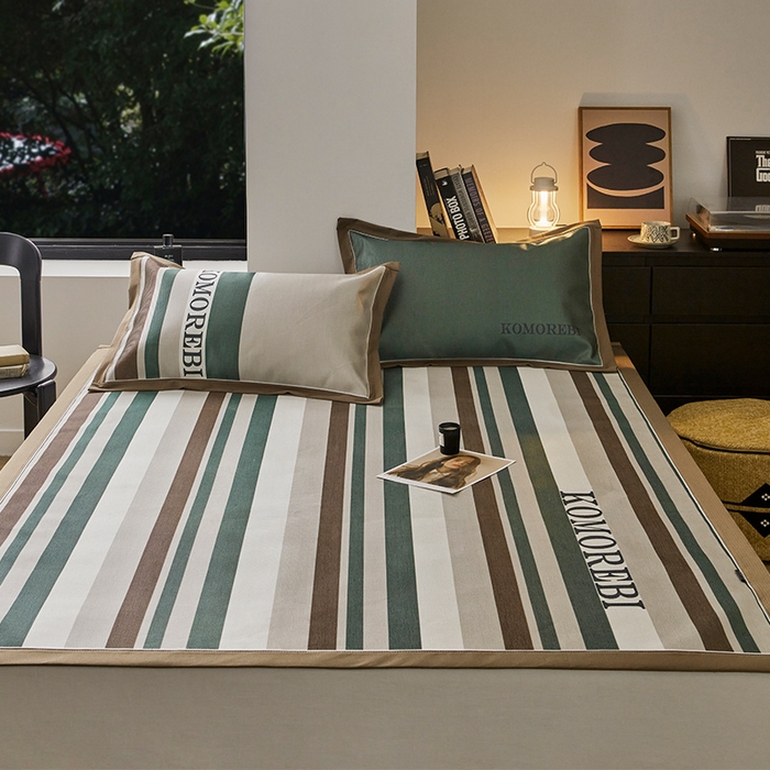 91家纺网 家纺一手货源 找家纺 圆岛家纺 2023夏季A类复古条纹系列高档900D数码印花冰丝凉席 南卡绿