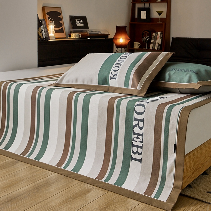 91家纺网 家纺一手货源 找家纺 圆岛家纺 2023夏季A类复古条纹系列高档900D数码印花冰丝凉席 南卡绿