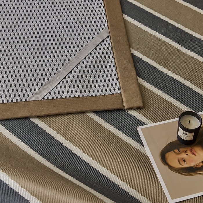 91家纺网 家纺一手货源 找家纺 圆岛家纺 2023夏季A类复古条纹系列高档900D数码印花冰丝凉席 摩登棕调