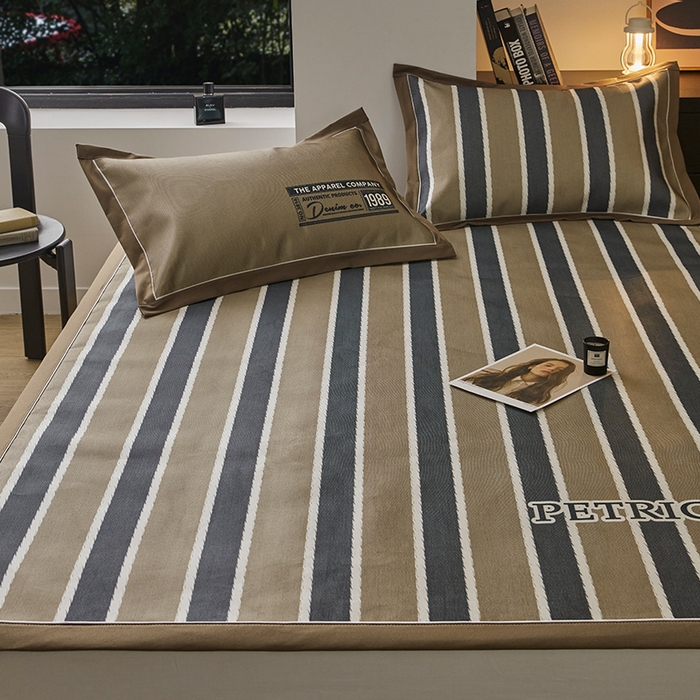 91家纺网 家纺一手货源 找家纺 圆岛家纺 2023夏季A类复古条纹系列高档900D数码印花冰丝凉席 摩登棕调