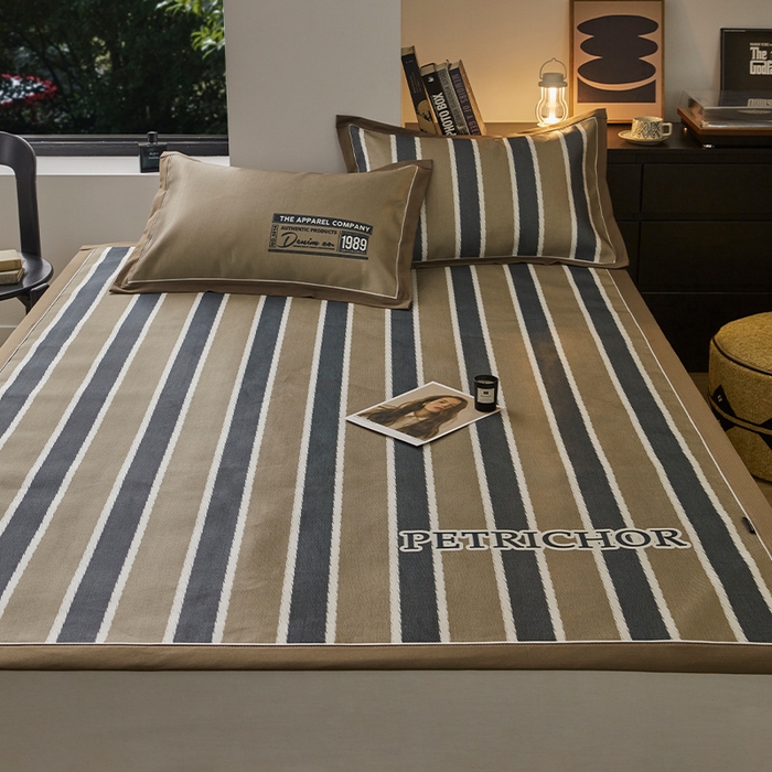 91家纺网 家纺一手货源 找家纺 圆岛家纺 2023夏季A类复古条纹系列高档900D数码印花冰丝凉席 摩登棕调