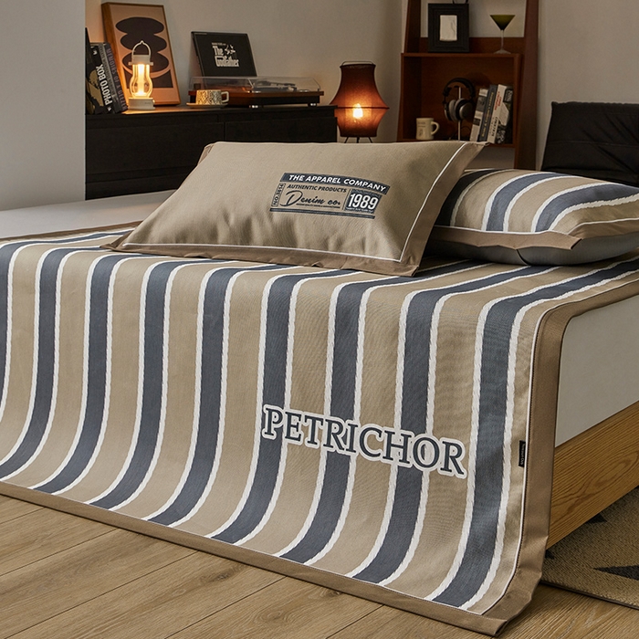 91家纺网 家纺一手货源 找家纺 圆岛家纺 2023夏季A类复古条纹系列高档900D数码印花冰丝凉席 摩登棕调