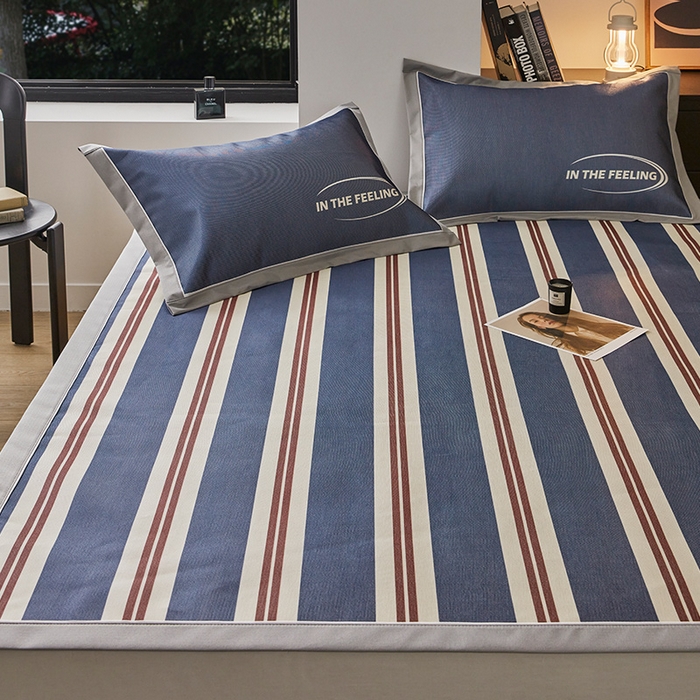 91家纺网 家纺一手货源 找家纺 圆岛家纺 2023夏季A类复古条纹系列高档900D数码印花冰丝凉席 普鲁士蓝