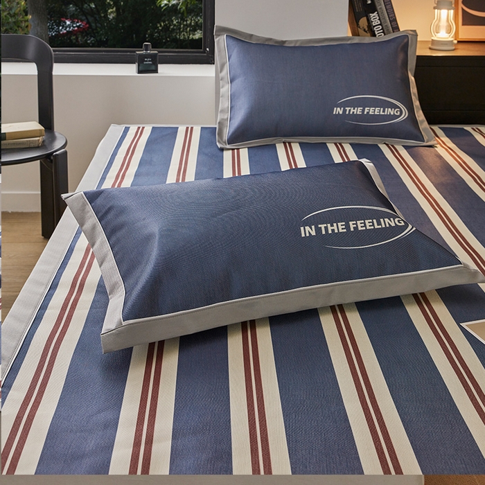 91家纺网 家纺一手货源 找家纺 圆岛家纺 2023夏季A类复古条纹系列高档900D数码印花冰丝凉席 普鲁士蓝