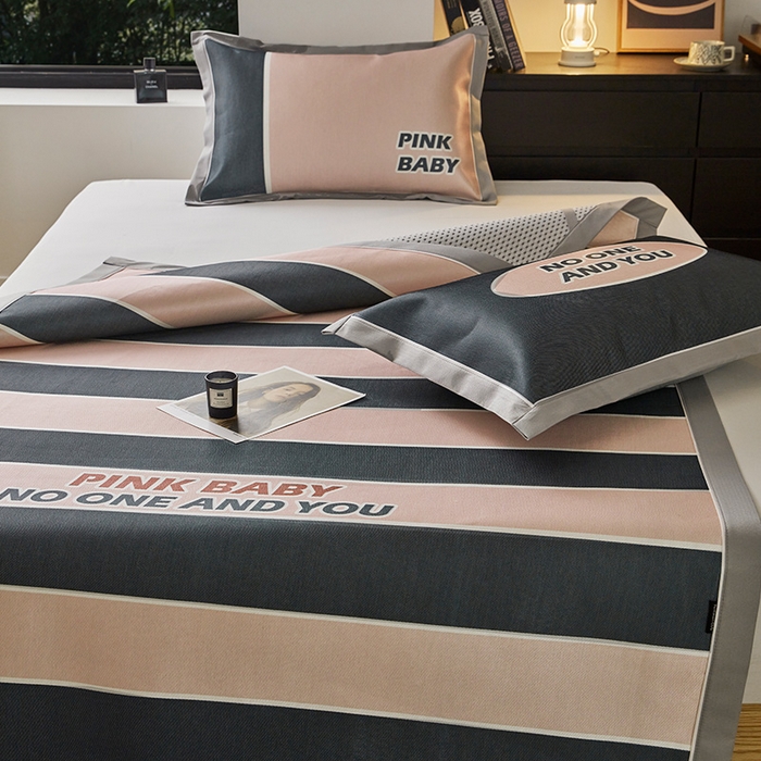 91家纺网 家纺一手货源 找家纺 圆岛家纺 2023夏季A类复古条纹系列高档900D数码印花冰丝凉席 甜酷粉黑