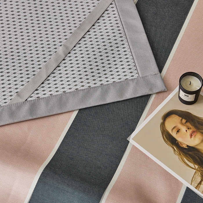 91家纺网 家纺一手货源 找家纺 圆岛家纺 2023夏季A类复古条纹系列高档900D数码印花冰丝凉席 甜酷粉黑